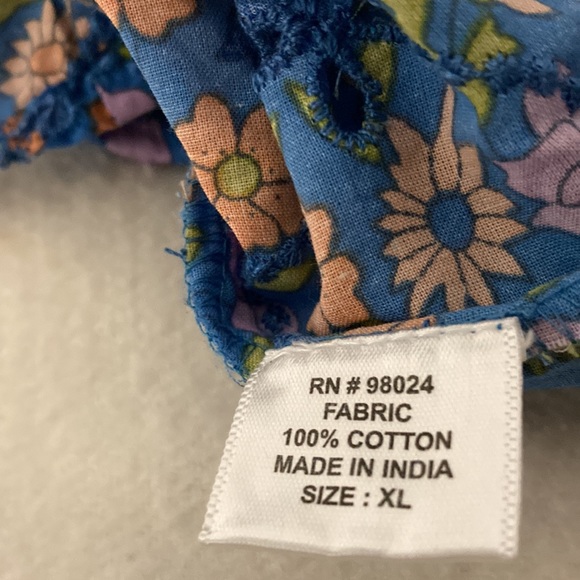 Jennifer & Grace -Eyelet Top- size XL - Picture 13 of 14